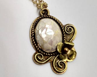 Mother of Pearl Mosaic Flower Pendant Necklace