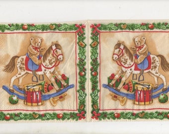 3210 - Set of 4 napkins horse has a toggle clasp