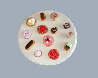 Set of 12 sweets and 6 macarons