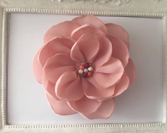 Brooch flower Rose Quartz elegance with pearls in the Middle