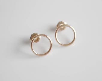 Gold Circle Earrings / Gold Circle Studs / 14K Gold Fill Hoop Earrings / Minimalist Gold Earrings / Dainty Gold Earrings / Geometric Jewelry