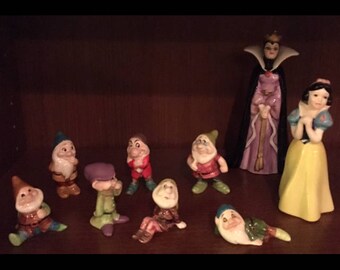 Snow White and the seven dwarves classic vintage 1990s Disney Figurine set