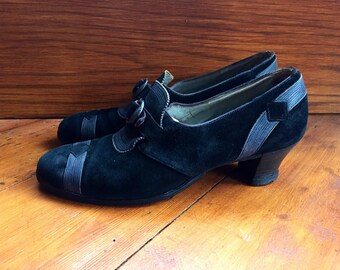 Late 1920s to early 1930s vintage Art Deco black suede shoes with leather detailing and buckles - UK 5 or US 7 approx