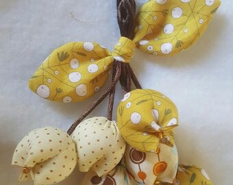 Handmade Keychain, Tulip Keychain, key fob, flower keychain