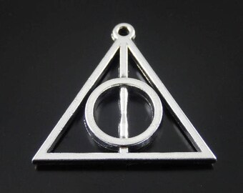 triangle and circle pendant, object magical relic of death in harry potter, silver matte