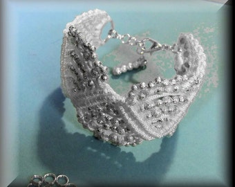 Macrame Bridal Wave Bracelet Tutorial. Easy to Follow Instructions.