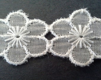 vintage white daisy flower sewing trim- by the yard