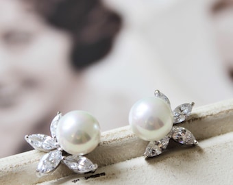 Set of 3, 4, 5,6 Bridesmaid Earrings ,Bridal Earrings,Vintage Style Pearl Earrings, Wedding Earrings, Wedding Jewelry, Crystal Earrings UK