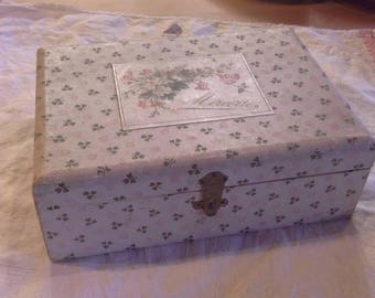 Contenu et boîte à couture Français vintage