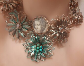 Leda necklace crocheted wire, flower necklace