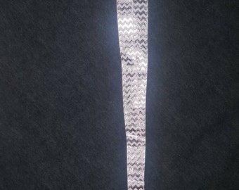 Pink and silver zig zag lanyard