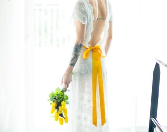 Bohemian wedding dress in white lace and chiffon.