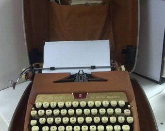 Rare 1960's Vintage Smith Corona Golden Shield Deluxe Line Voyager II Portable Typewriter In Case Works