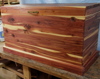 Cedar Chest, blanket box hope chest, toy chest, wood chest, coffee table cabin decorations, wedding gift, graduation gift, bedroom furniture