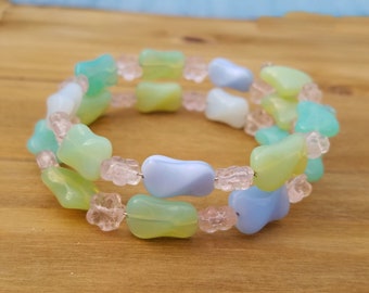 Spring beaded Bracelet,Spring Flowers,Mothers Day gift,Spring flower bracelet,Spring Jewelry for women,gift,Beaded bracelet,memory wire