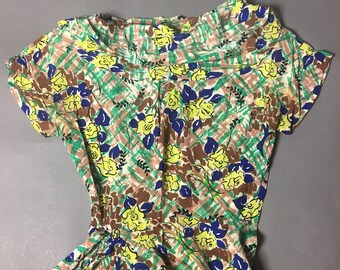 Vintage 40s dress / 1940s dress / novelty print dress / floral dress / plaid dress / day dress / rayon dress / Dress 5017