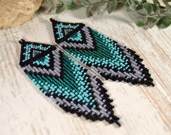 Beaded earrings, Long fringe earrings, Boho style, Native American style, beadwork, Emerald color