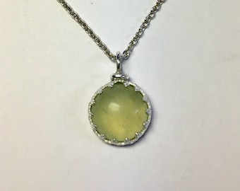 Gallery edged serpentine necklace with pendant