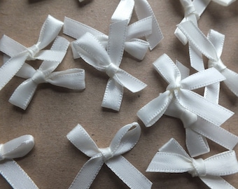 20 small ribbon bows embellishments sewing card making scrap booking Ivory