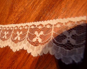 Lightweight scalloped lace x 1 m tape (15)