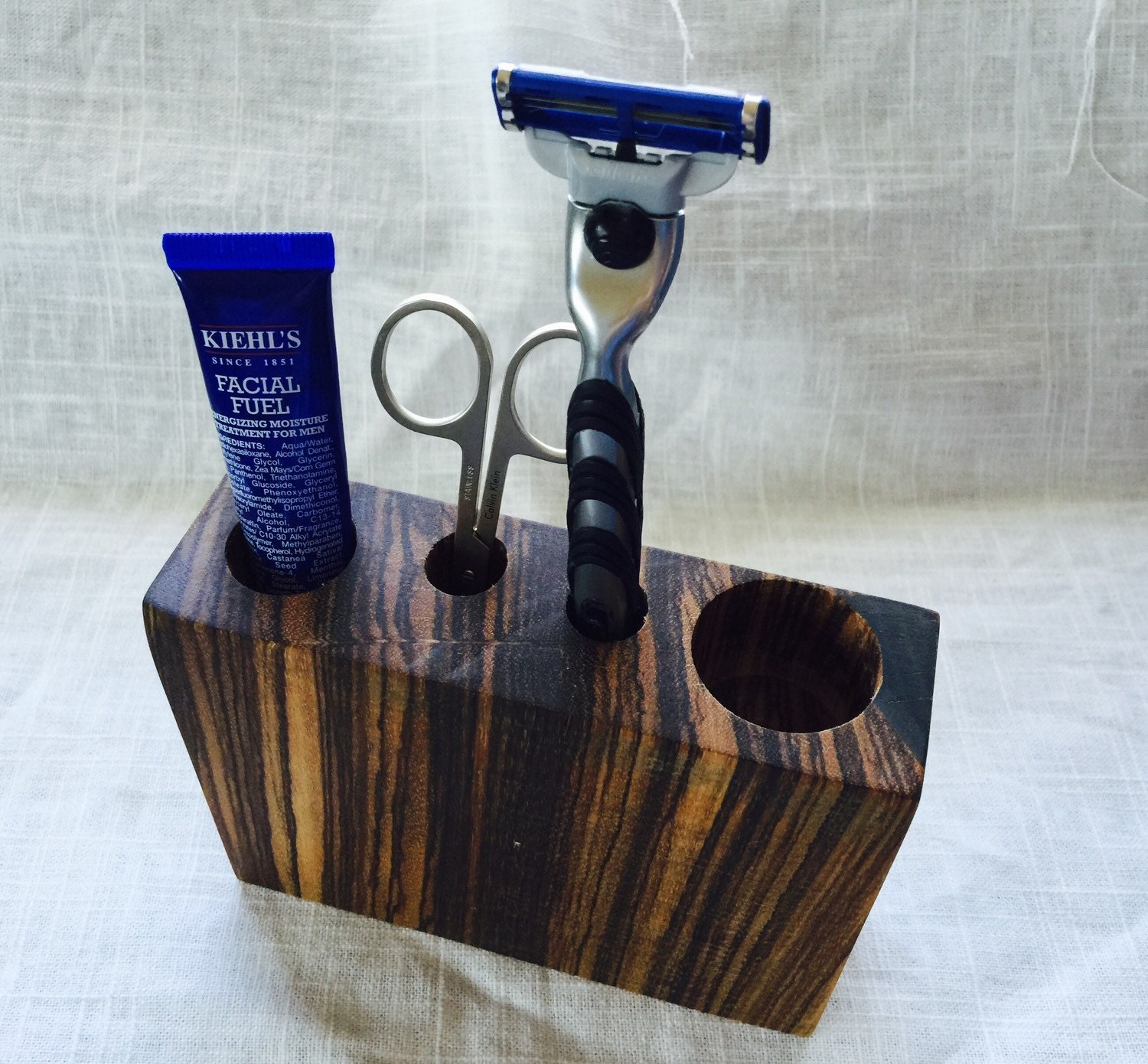SHAVING ORGANIZER for Men's shaving and beard essentials