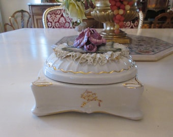CARLTON CHANTILLY BOX with Roses