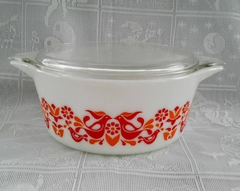 Pyrex 475 Friendship Casserole with Clear Lid