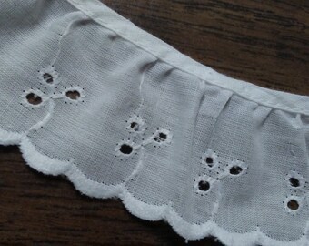 EYELET EDGING #2,3yd x 1 1/2" wide, White,Three leaf clover design,Vintage edging