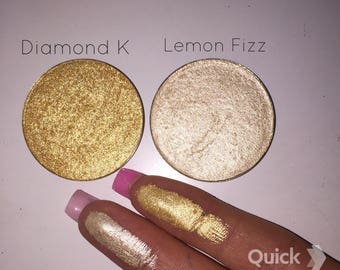 Pressed highlighter