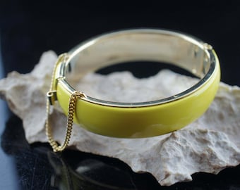 Vintage Art Deco bracelet Hinged Bangle Bracelet With Safety Chain yellow enamel gold tone aa14