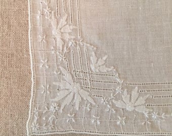 Beautiful White Vintage Linen Hanky~Hankie~Handkerchief