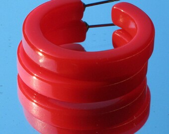 Red Bakelite Earrings Vintage Hoops Bold Statement Marilyn Monroe Modernist July 4th Runway Sweetheart Mid Century Lipstick Catalin Pierced