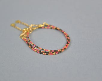 BRACELETS en PERLES Miyuki et fermoirs en OR, 3 bracelets très fins et glamour rouge, noir et dorés, Fermoirs en Or, Chaînettes plaquées or