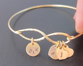 Personalized Family Bracelet Family Jewelry Infinity Bracelet for Mom Birthday Gift from Daughter Initial Bracelet for Mom and Daughter