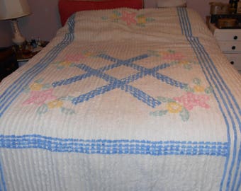 Vintage Lightweight Chenille Bedspread/White w/Blue-Pink Feminine Pattern - Size Double