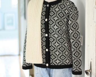 Women's Cardigan with Jaquardmuster, handmade