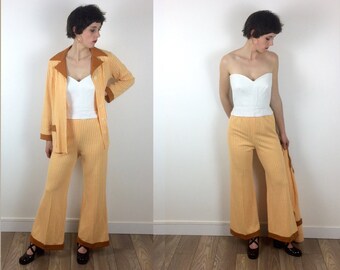 1970s Dogtooth Yellow and white two piece flared bell bottom suit size M
