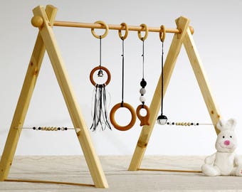 Portico of awakening or Baby gym, Montessori, black and white version and balls in wood on the sides.