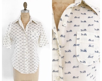 Cream short sleeve fitted blouse with horse and carriage print. Size S.