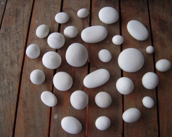 White pebbles Round and round