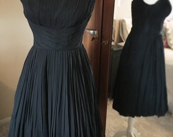 Vintage 1950s little black dress