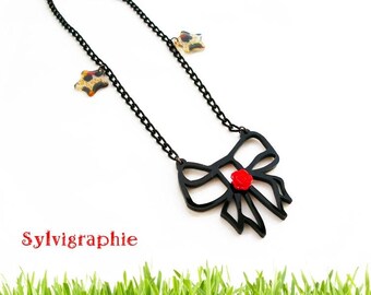 Collier noeud et étoiles