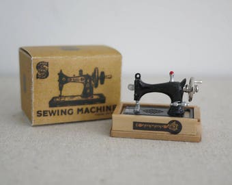 Miniature Sewing Machine with sewing elements and box, Dollhouse Sewing, Vintage Sewing Machine, Tiny Sewing Machine, 1/12th Sewing Machine