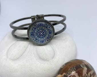 Snowflake hinge bracelets