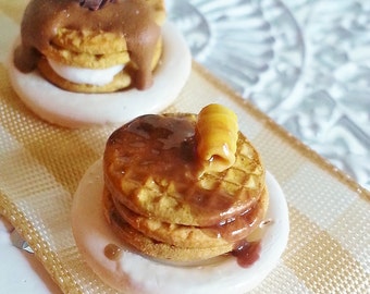 Miniature food gauffre / Dollhouse scale food / Miniature scale one inch food / Cake scale 1:12 / Miniature pastry / Dollhouse miniature