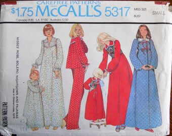 McCalls 5317. Misses nightwear pattern. Nightgown pattern. Robe pattern. Pajama pattern. Vintage 1976 nightwear pattern. Size small.