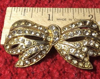 Gold Goody bow shaped brooch