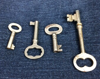 Vintage Lot of 4 Old Skeleton Keys, Vintage Keys, Old Keys, Rusty Keys, Hollow Skeleton Keys, Steampunk, Arts, Crafts