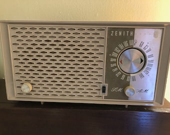 Late 1940s-Early 1950s Vintage Zenith Tube Radio Bluetooth Speaker