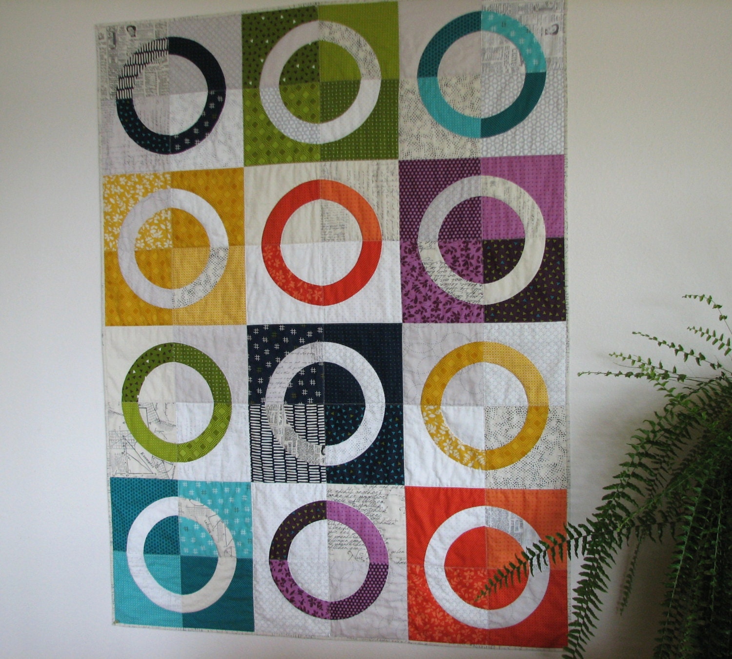 modern-art-quilt-lap-quilt-circle-quilt